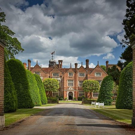 Great Fosters - Near Windsor Hotel Egham Buitenkant foto