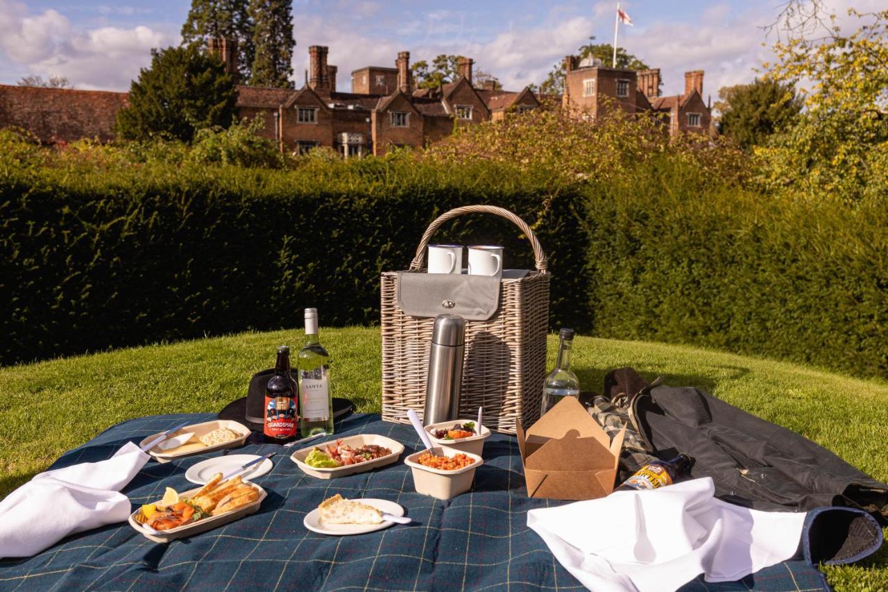 Great Fosters - Near Windsor Hotel Egham Buitenkant foto