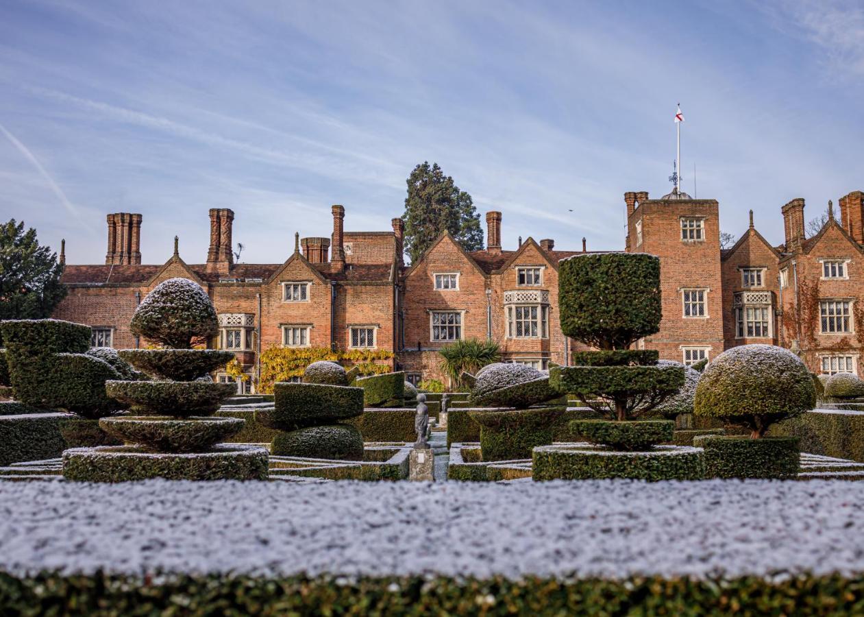 Great Fosters - Near Windsor Hotel Egham Buitenkant foto