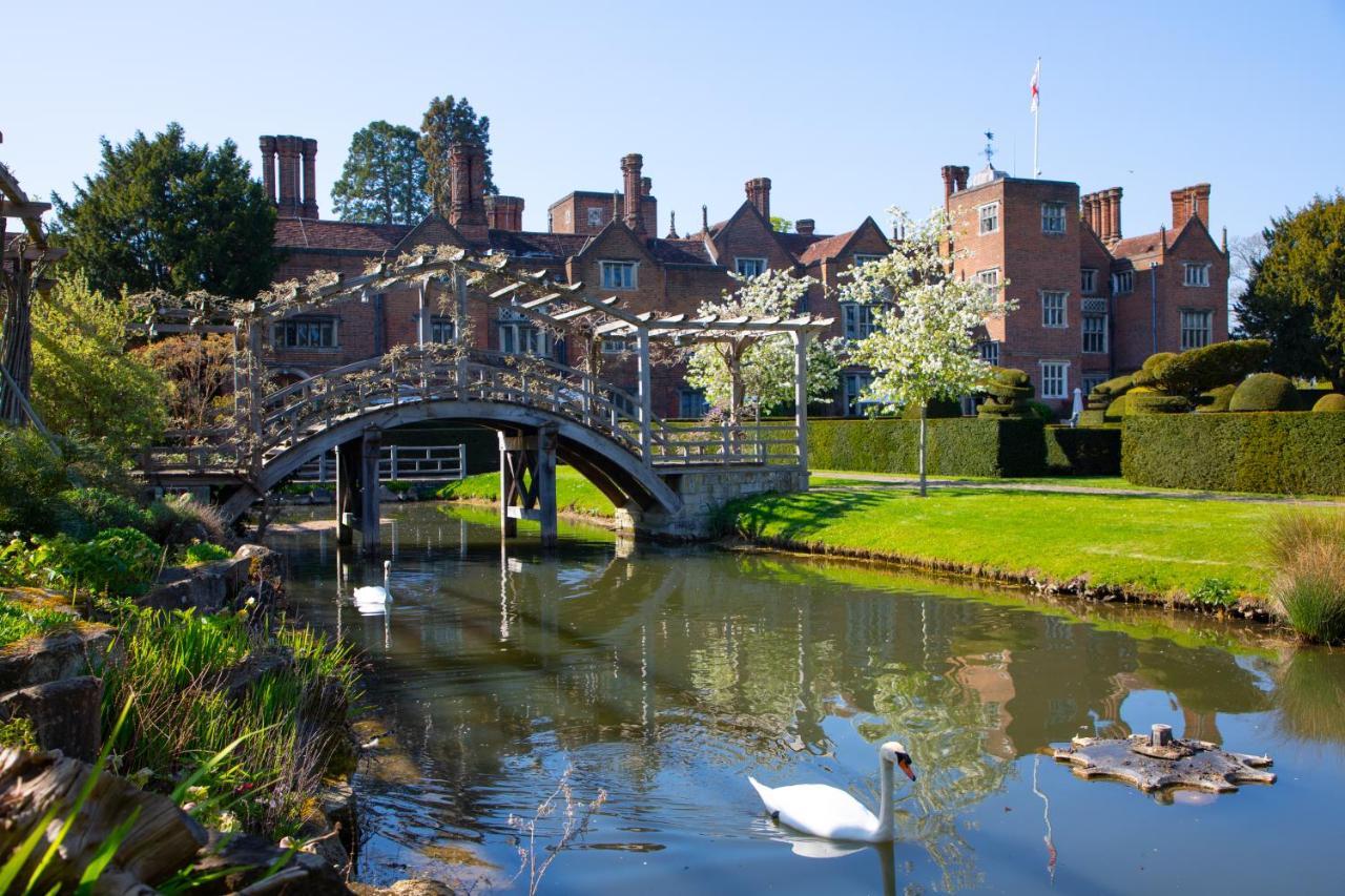 Great Fosters - Near Windsor Hotel Egham Buitenkant foto